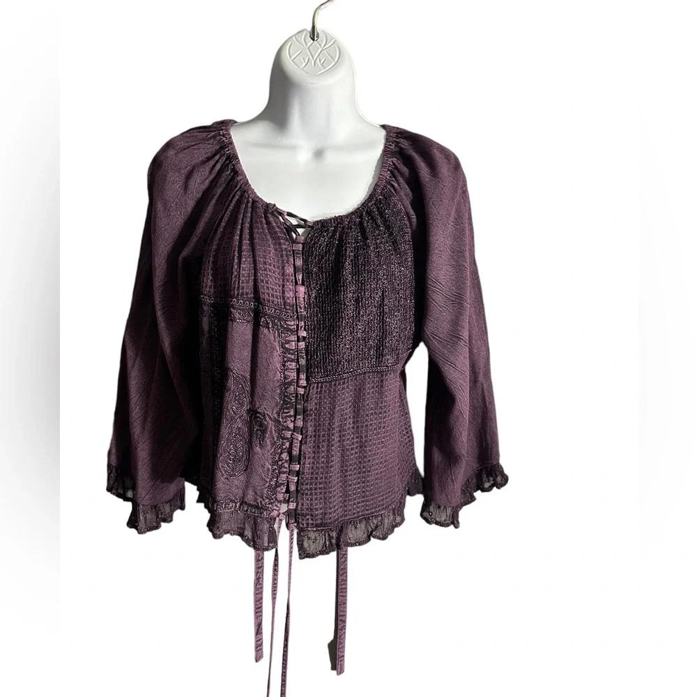 NWT. Medium Blouse by Sacred Threads CL/GY 01 216735 - Picture 1 of 4